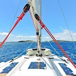 In With Sea View, Balcony, Air Conditioning, Wi-fi * Ždrelac