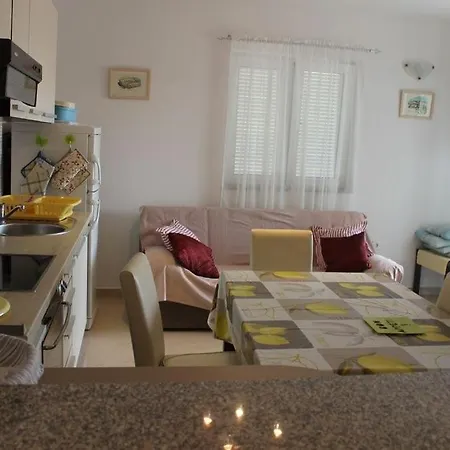 In With Sea View, Balcony, Air Conditioning, Wi-fi Ždrelac