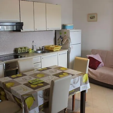 Lejlighed In With Sea View, Balcony, Air Conditioning, Wi-fi Ždrelac