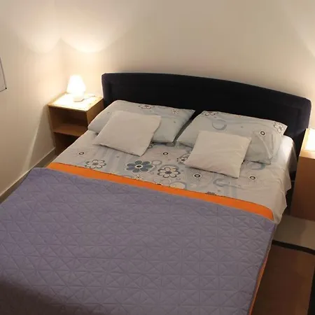 Lejlighed In With Sea View, Balcony, Air Conditioning, Wi-fi Ždrelac