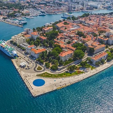 In With Sea View, Balcony, Air Conditioning, Wi-fi Apartment Zdrelac