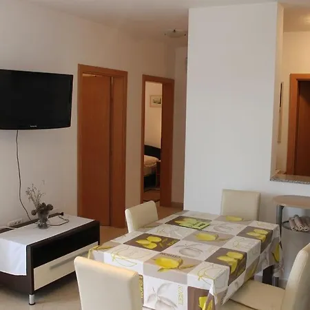 In With Sea View, Balcony, Air Conditioning, Wi-fi Apartment *