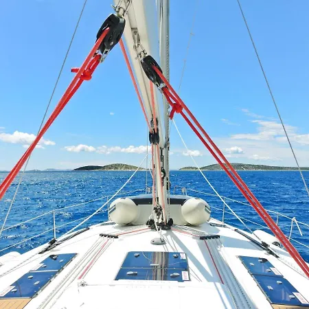 In With Sea View, Balcony, Air Conditioning, Wi-fi * Ždrelac