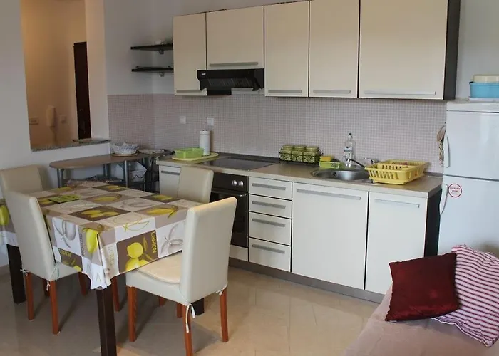 In With Sea View, Balcony, Air Conditioning, Wi-fi