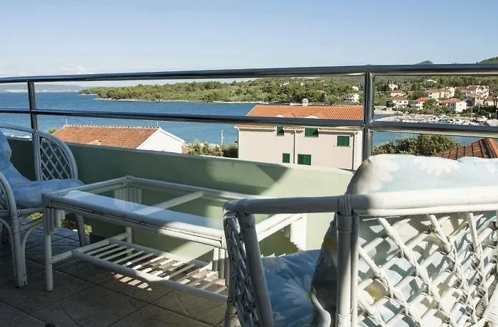 Apartman In With Sea View, Balcony, Air Conditioning, Wi-fi